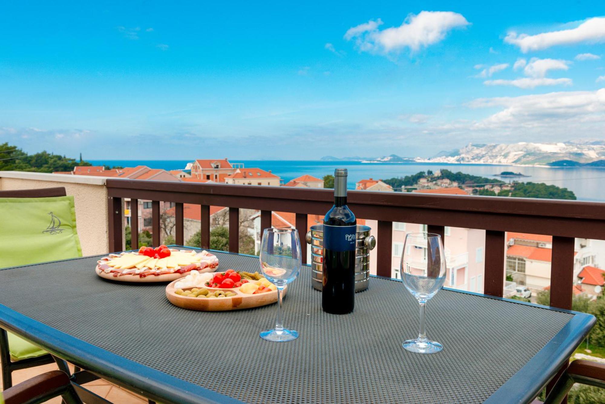 Penthouse With Panoramic View Apartment *